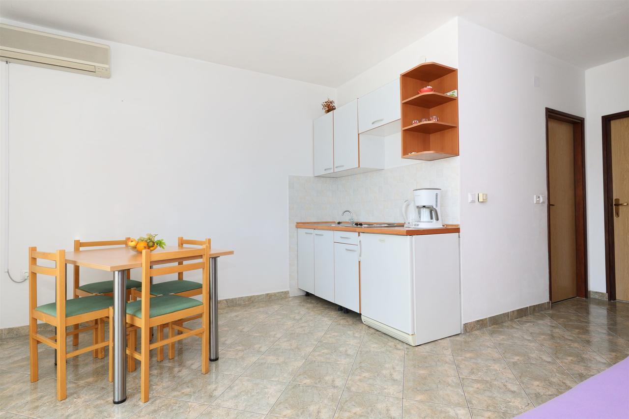 Apartments Snjezana Тисно Экстерьер фото