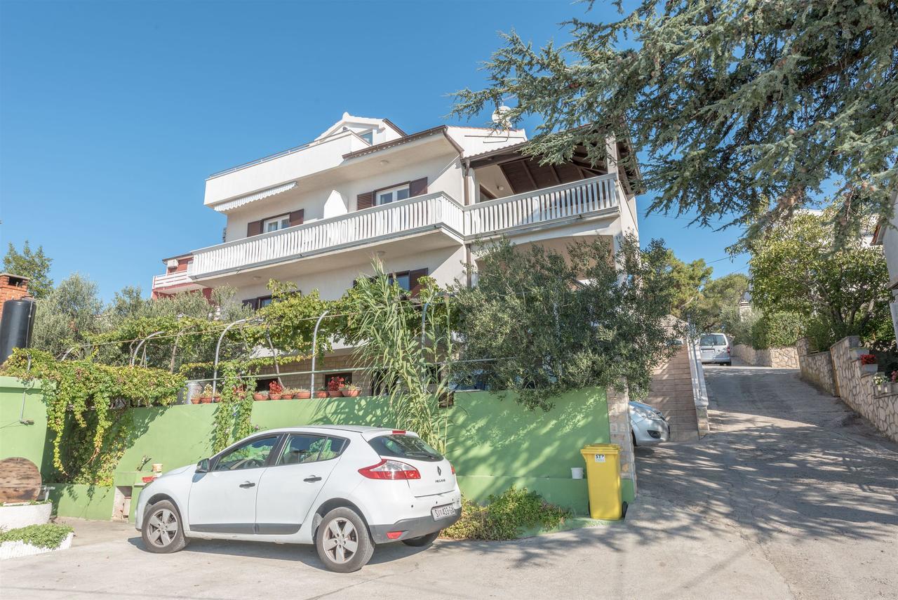Apartments Snjezana Тисно Экстерьер фото