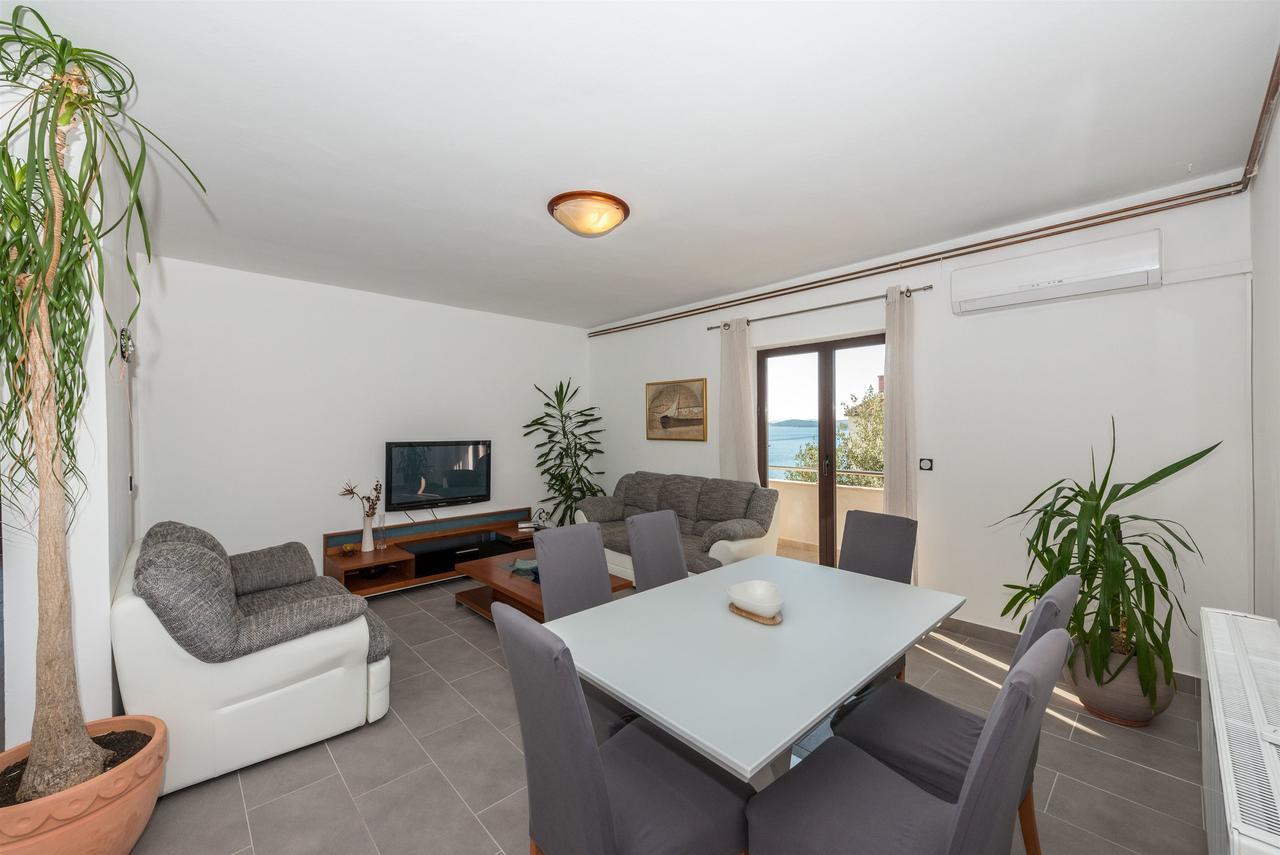Apartments Snjezana Тисно Экстерьер фото
