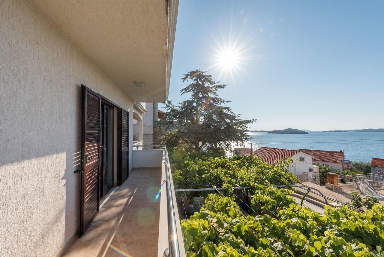 Apartments Snjezana Тисно Экстерьер фото
