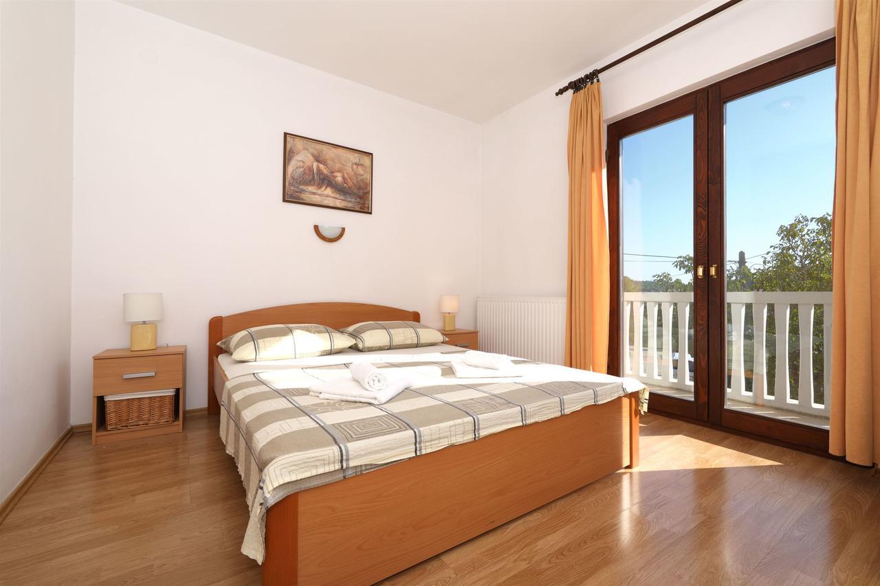 Apartments Snjezana Тисно Экстерьер фото