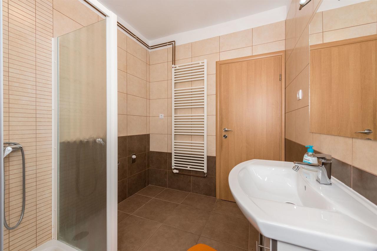 Apartments Snjezana Тисно Экстерьер фото