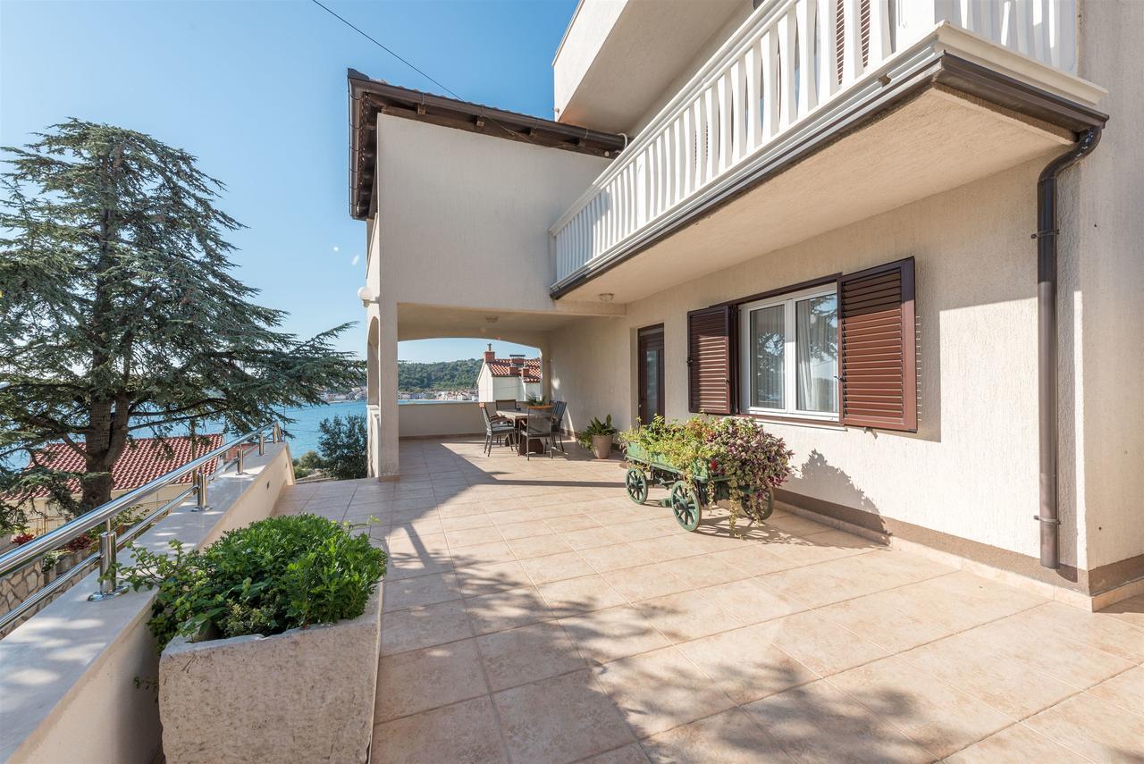 Apartments Snjezana Тисно Экстерьер фото