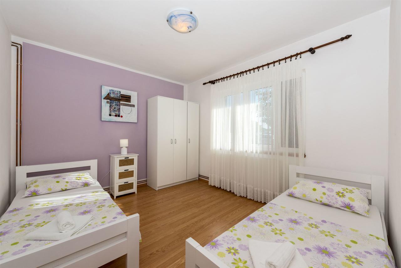 Apartments Snjezana Тисно Экстерьер фото