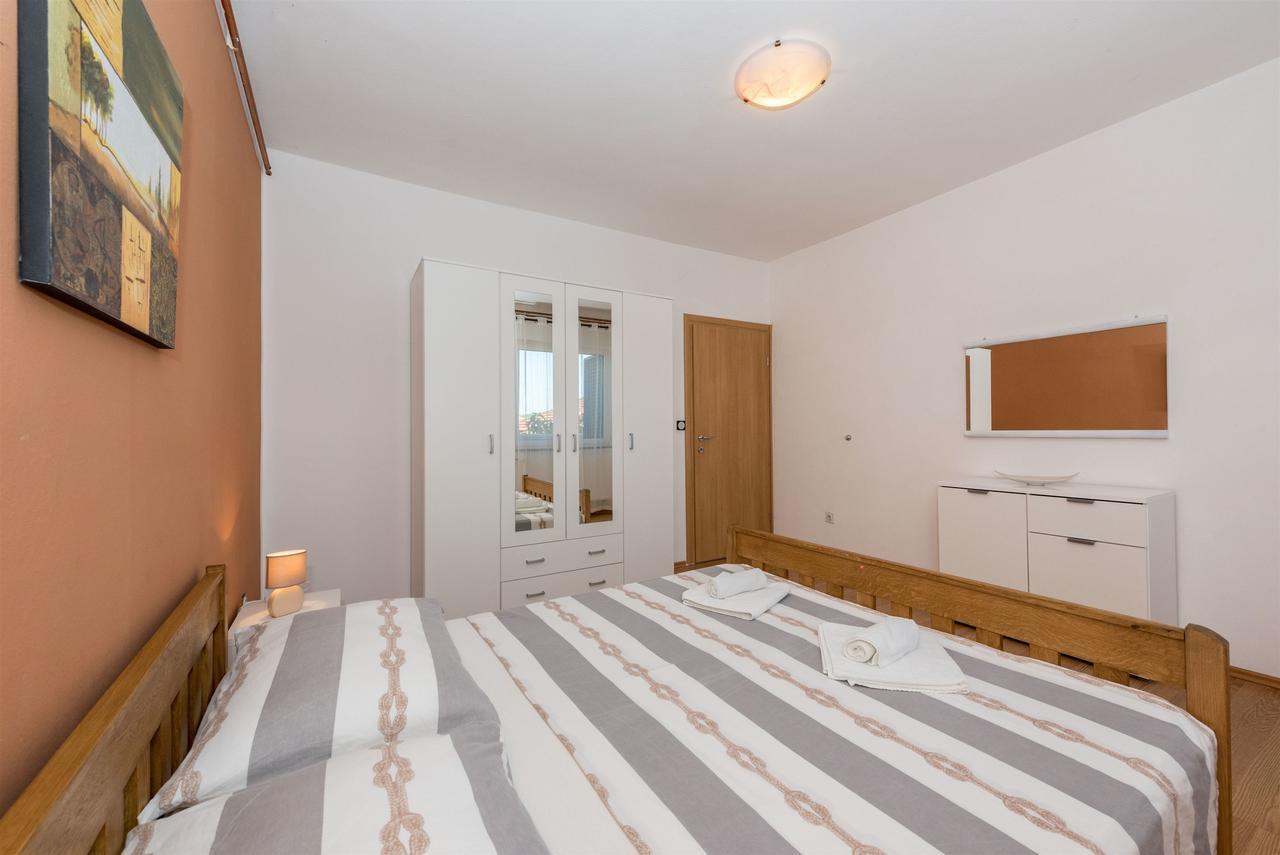 Apartments Snjezana Тисно Экстерьер фото