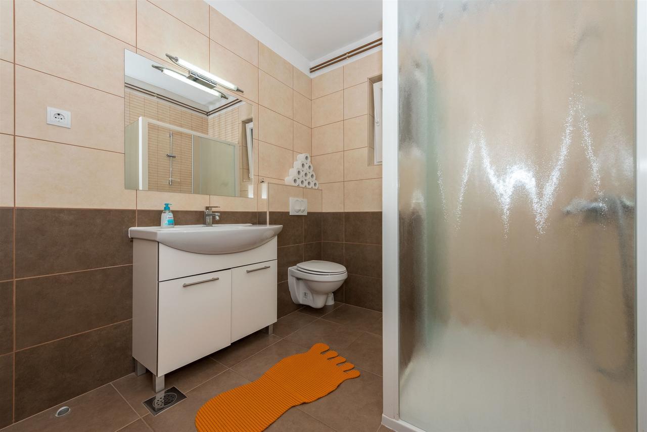 Apartments Snjezana Тисно Экстерьер фото