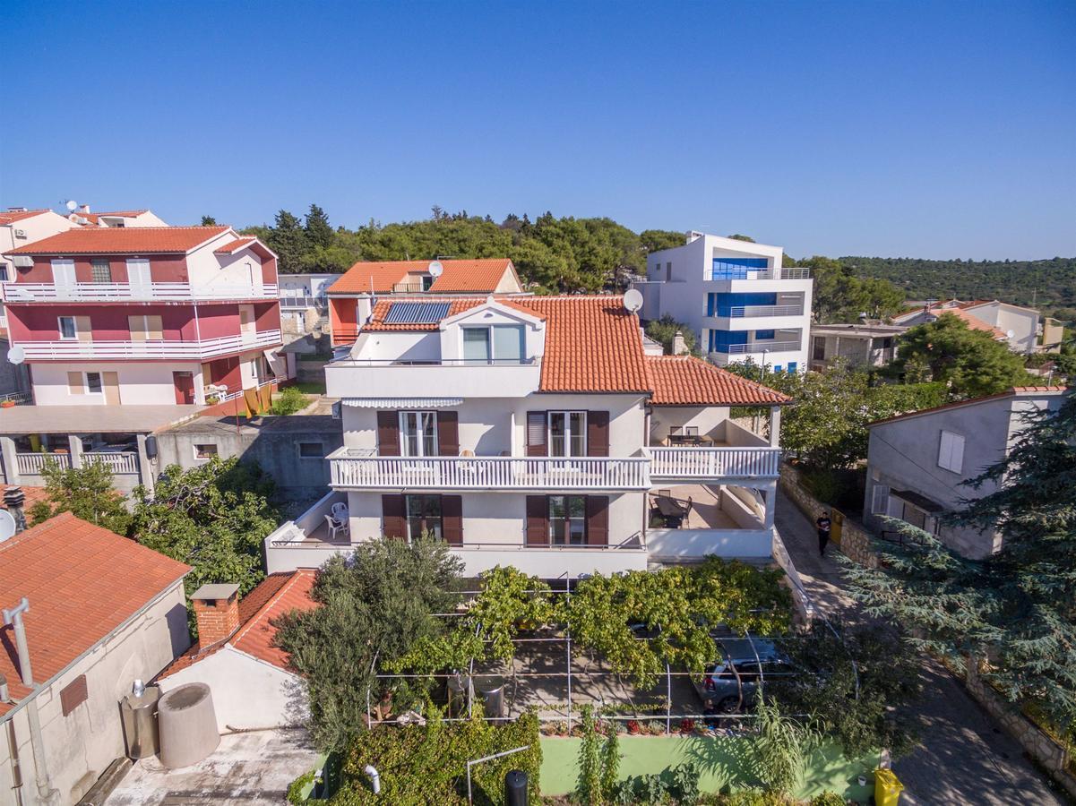 Apartments Snjezana Тисно Экстерьер фото